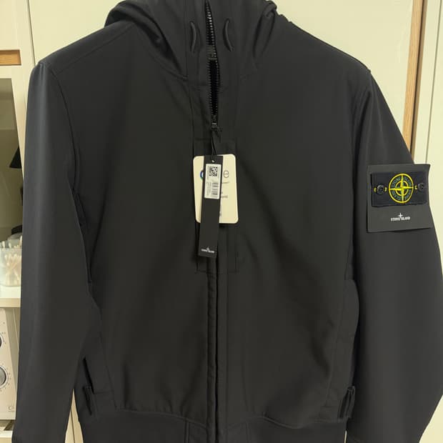 24년구매 새상품급 스톤아일랜드 소프트쉘 블랙 L