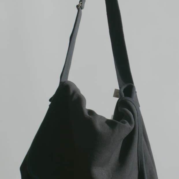 코모리 헴프덕 숄더 크로스백