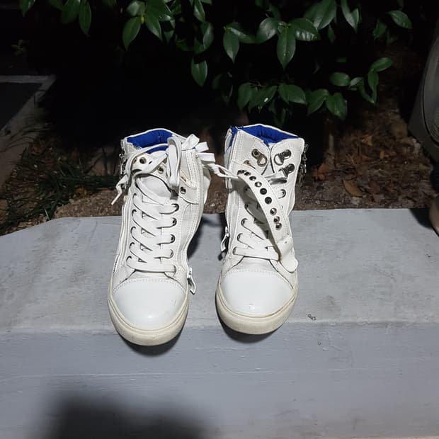 화이트 하이탑 지퍼 스니커즈 220 판매