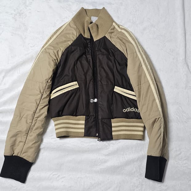 아디다스 y2k 경량 패딩 브라운