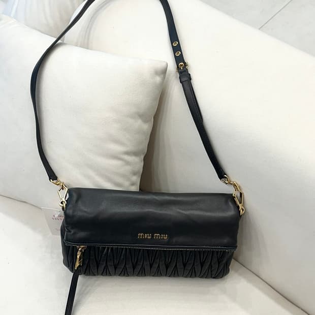 미우미우 마테라쎄 나파 크로스백 (정품)