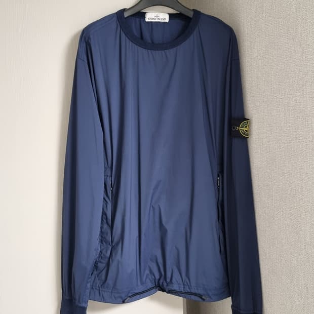 스톤아일랜드 스킨터치 나일론 맨투맨