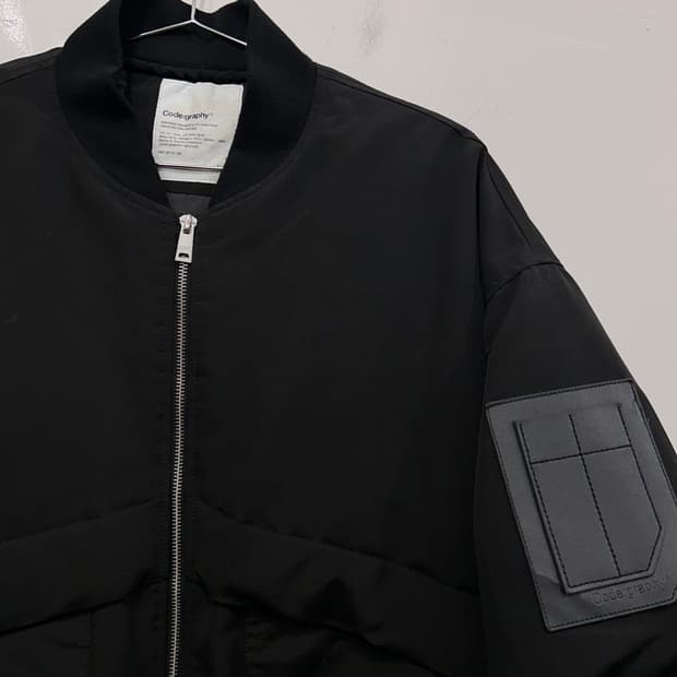 코드그라피 절개 숄카라 누빔 항공점퍼