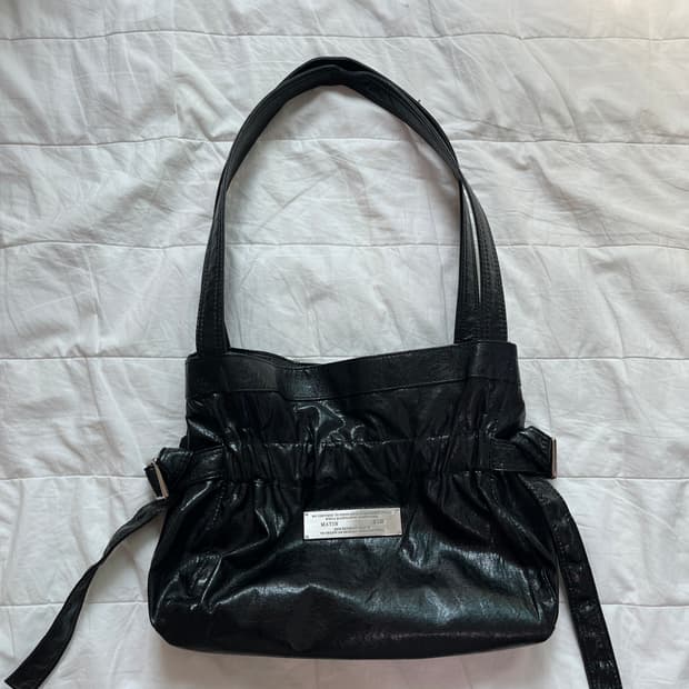 마뗑킴 FAUX LEATHER SEASHELL MINI BAG
