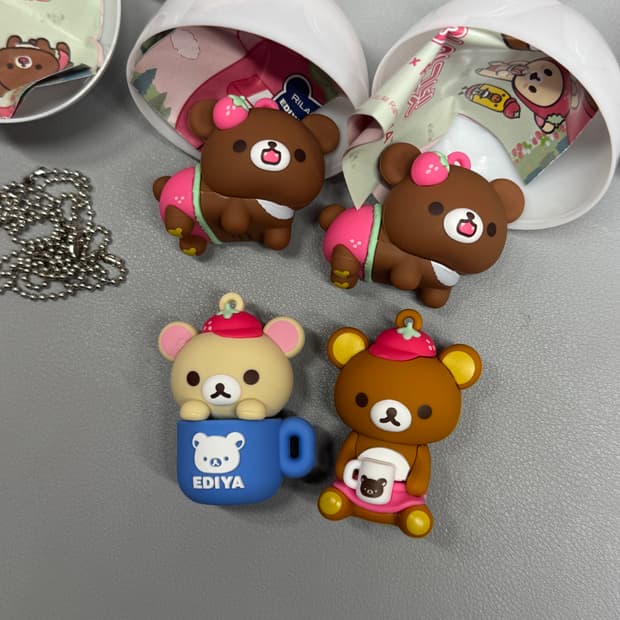 이디야 리릭쿠마 딸기 점장 마그넷 피규어 키링 판매