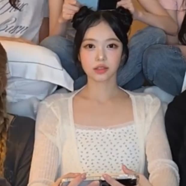 하츠투하츠 이안 착용)에이블리 플라워 레이스 크롭 나시 