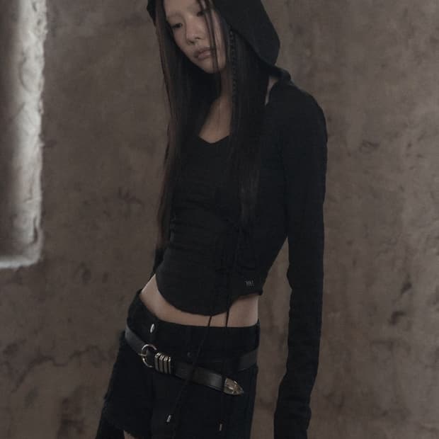 Mnem Diamond Neck Corset Hoodie (black)