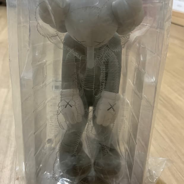 카우스 스몰라이 그레이 피규어
