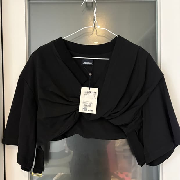 자크뮈스 크롭 블랙 탑