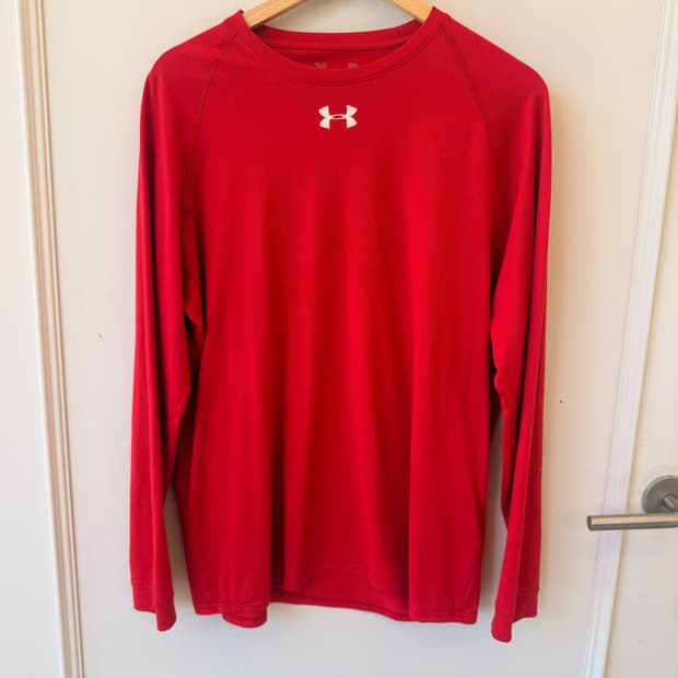 언더아머(UNDER ARMOUR) 기능성 긴팔 레드