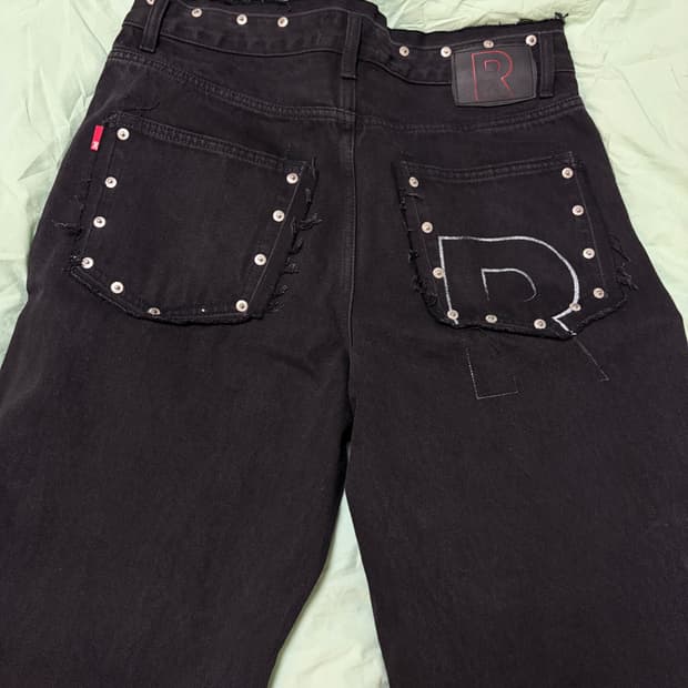블랙 스터드 데님 팬츠
