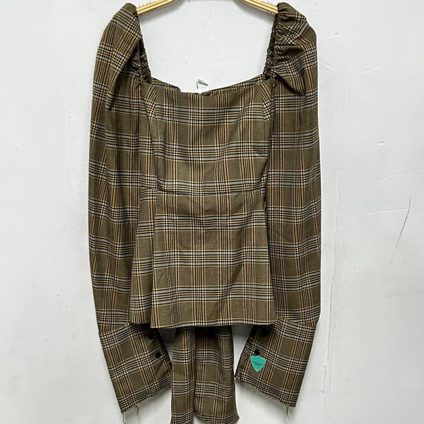 INSTANTFUCK 체크 패턴 스퀘어넥 블라우스