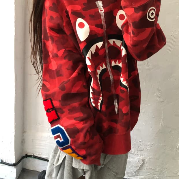 Bape 베이프 레드 카모 샤크 크루넥 맨투맨