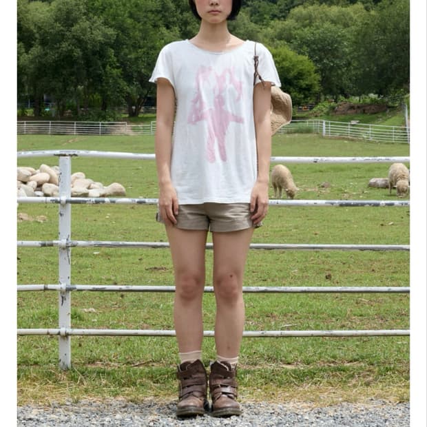 Siamese bunny graphic t-shirt