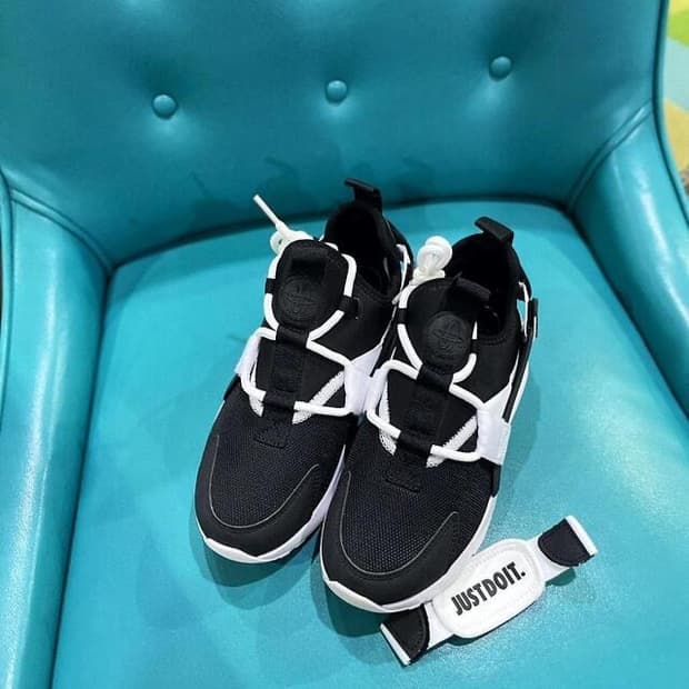 나이키 에어 허라치 시티 로우 (230)