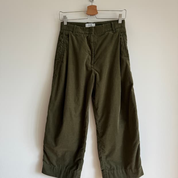 코스(COS) 코듀로이 팬츠