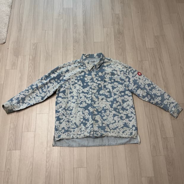 카브엠트 노이즈 프린팅 데님 자켓