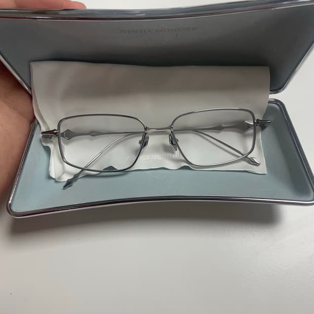 젠틀몬스터 아토믹-02, ATOMIC-02