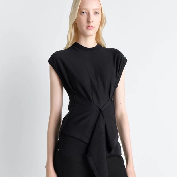 [XS,S,M]르메르 26ss 슬리브리스 버튼 탑/블랙