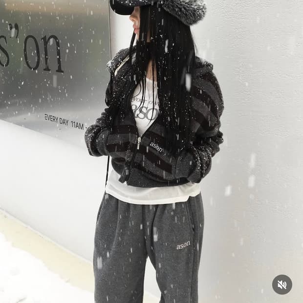 애즈온 크롭 후드집업 원가 6만9천