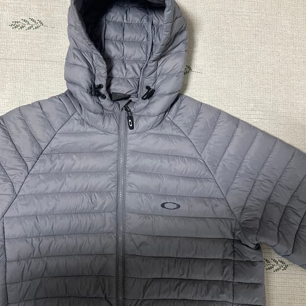 오클리 경량패딩 그레이 xl