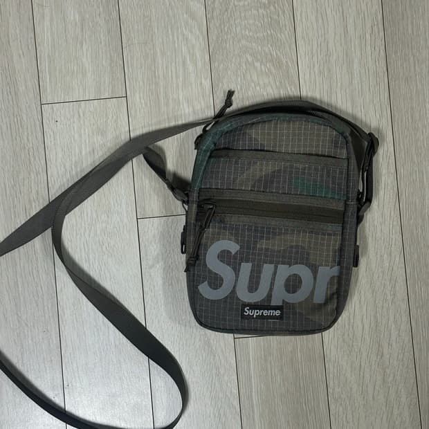 슈프림 카모 숄더백 우드랜드 