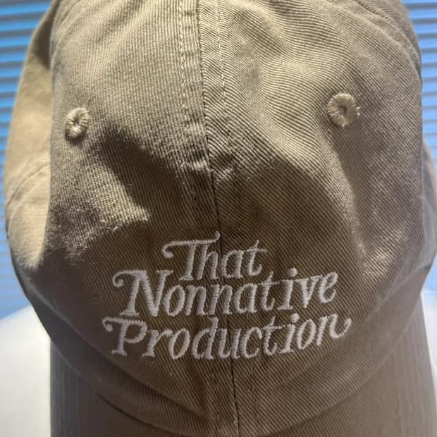 논네이티브 레터링 베이지 캡