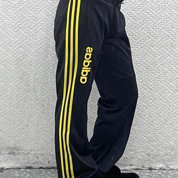 아디다스 대장급 00's 미드로고 블랙 옐로우 트랙팬츠 95 C08708