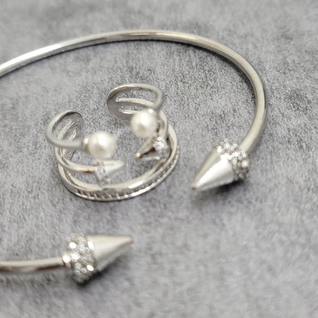 spike bangle set