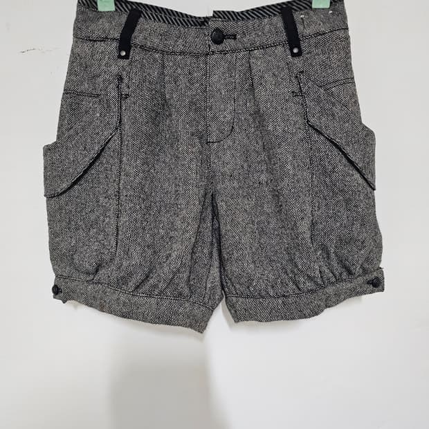 리트머스 모혼방. 블랙그레이톤 밑단 주름 반바지. 55