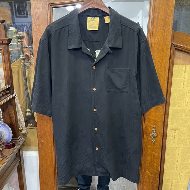 인앤아웃 쿠반스타일 자수 셔츠