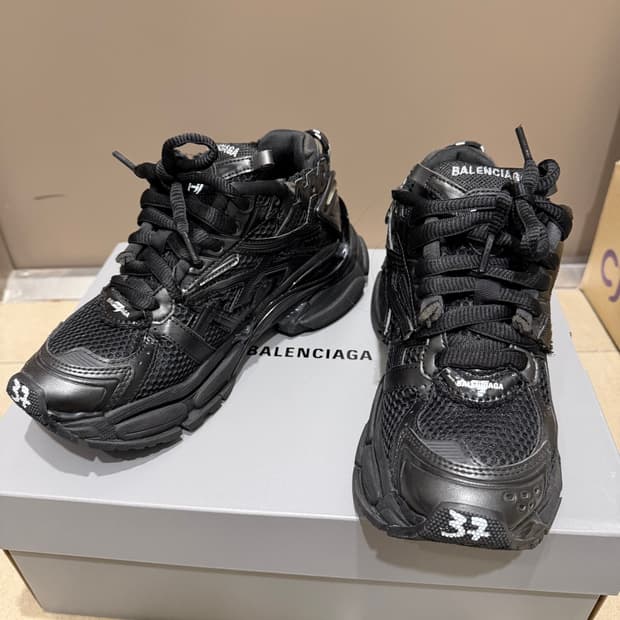 발렌시아가 뉴러너 올블랙 37