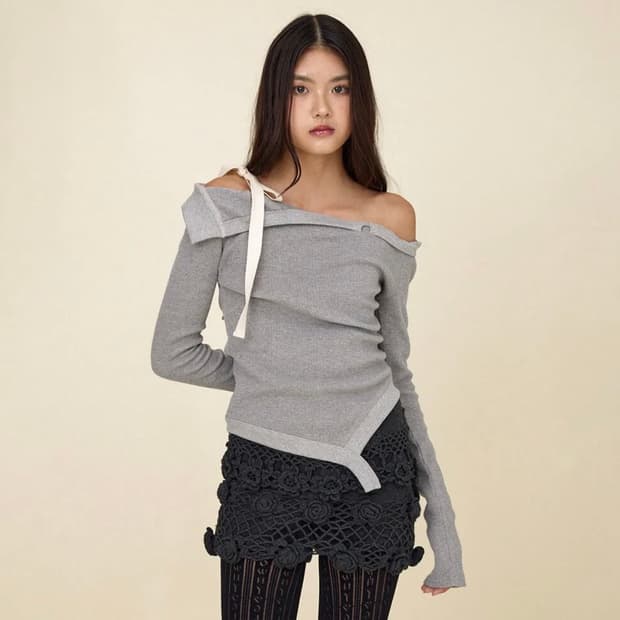 [안유진 착용] DEMI CUTOUT LONG SLEEVE (GRAY)