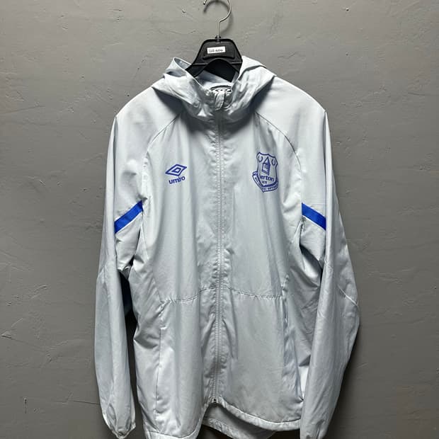 엄브로 에버튼 바람막이