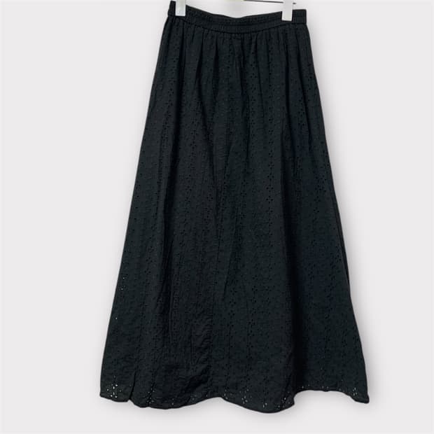 블랙 펀칭 아일렛 롱스커트 