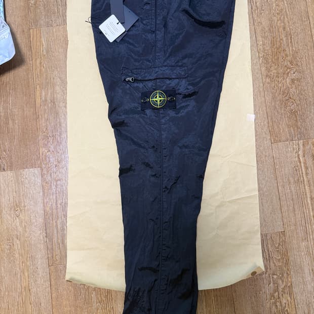 스톤아일랜드 나일론메탈 카고팬츠 블랙 32