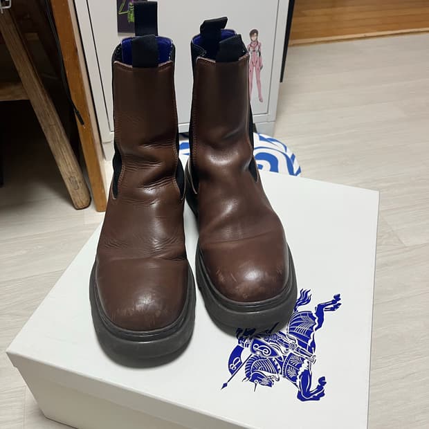 버버리 첼시 부츠 러버솔