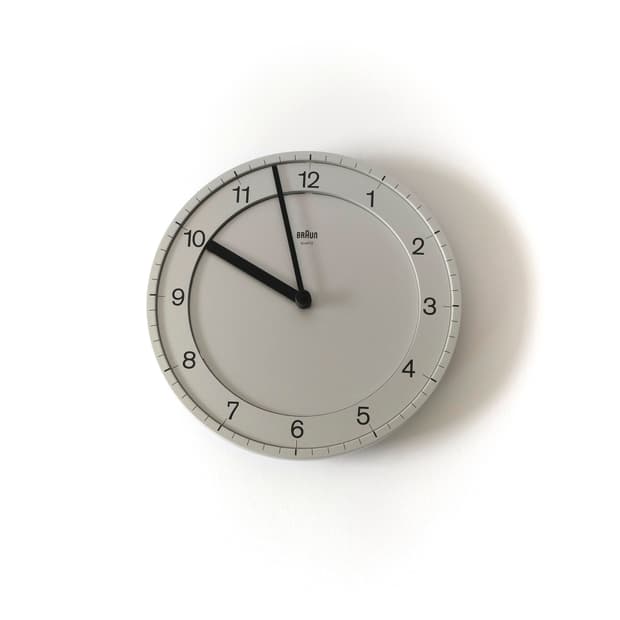 브라운 벽시계