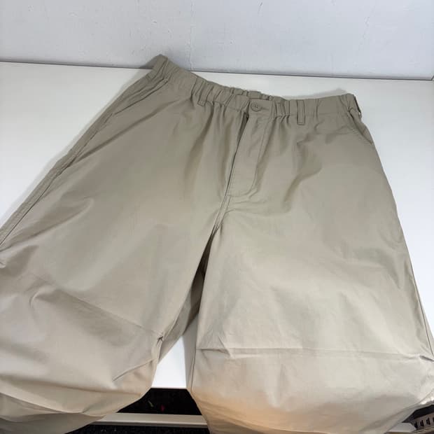 L-XL 유니클로 베이지 와이드핏 코튼 파라슈트팬츠