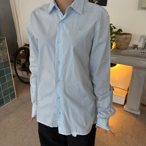 라프시몬스 스몰 R 로고 셔츠