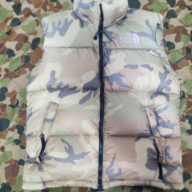 노스페이스.센터로고 눕시 카모 베스트