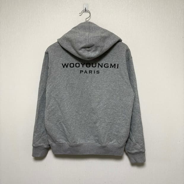 우영미 후드티 (그레이) 44사이즈 판매합니다.