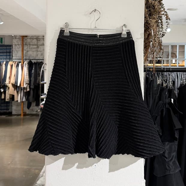 루이비통 블랙 코티드 울 플레어 미디 스커트