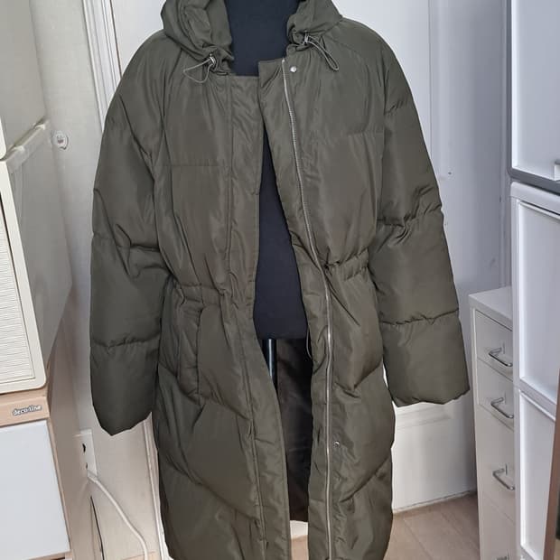 아떼바네사브루노 카키색 롱패딩 약55~66, 18년제품