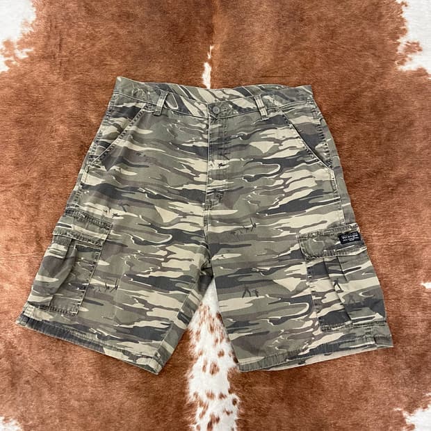 랭글러(Wrangler) 클래식 타이거 카모 밀리터리 카고 쇼츠