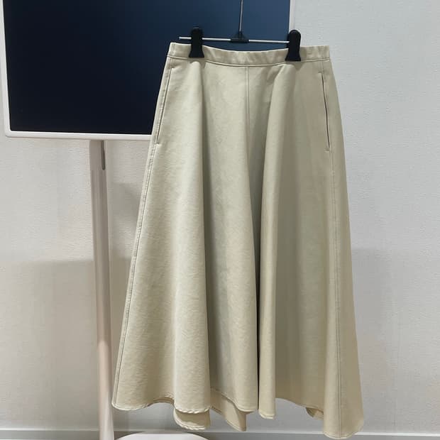 더 캐시미어 아이보리 스커트