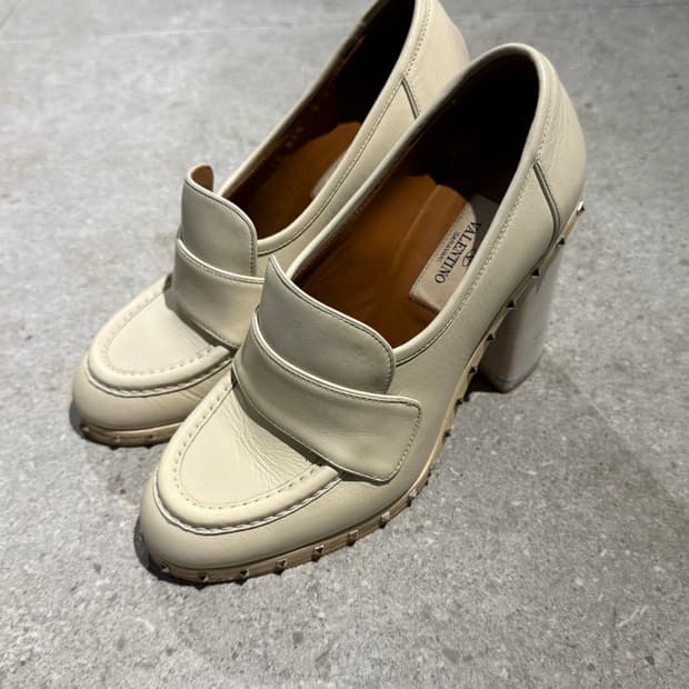 발렌티노 락스터드 로퍼 힐 37