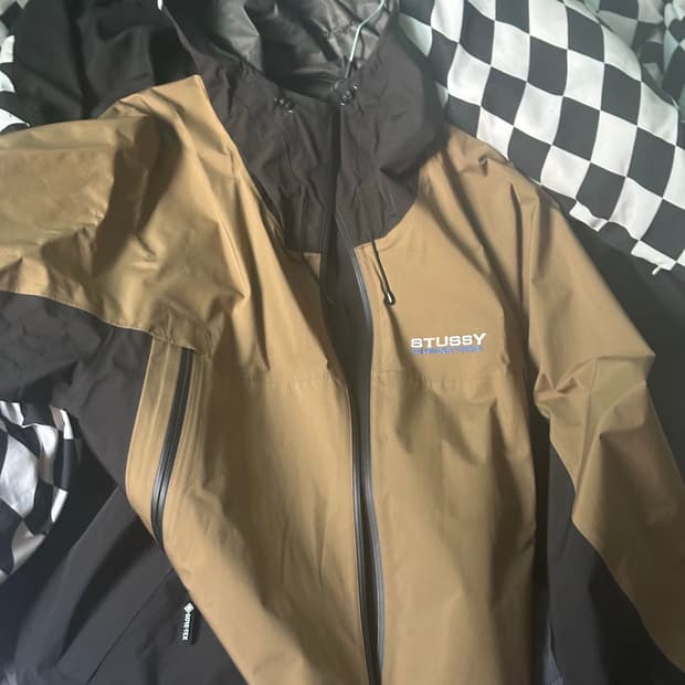 스투시 고어텍스 바람막이