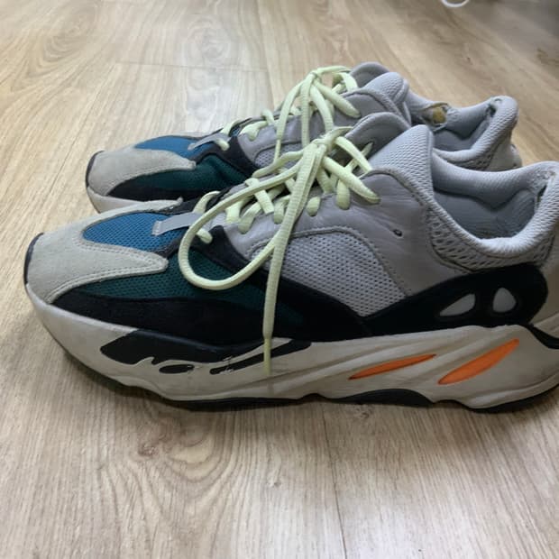 Yeezy 이지 부스트700 웨이브러너