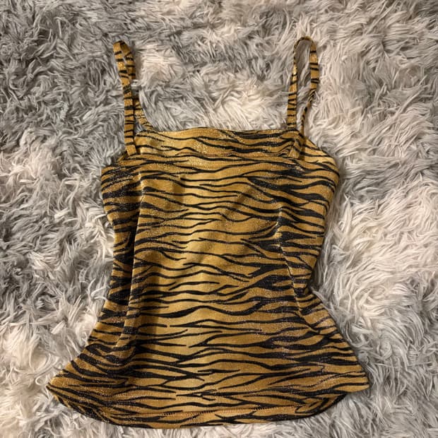 호피무늬 반짝이 갸루 탑